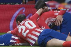 西甲联赛：莱万神勇，巴塞罗那3-0完胜马竞保持不败